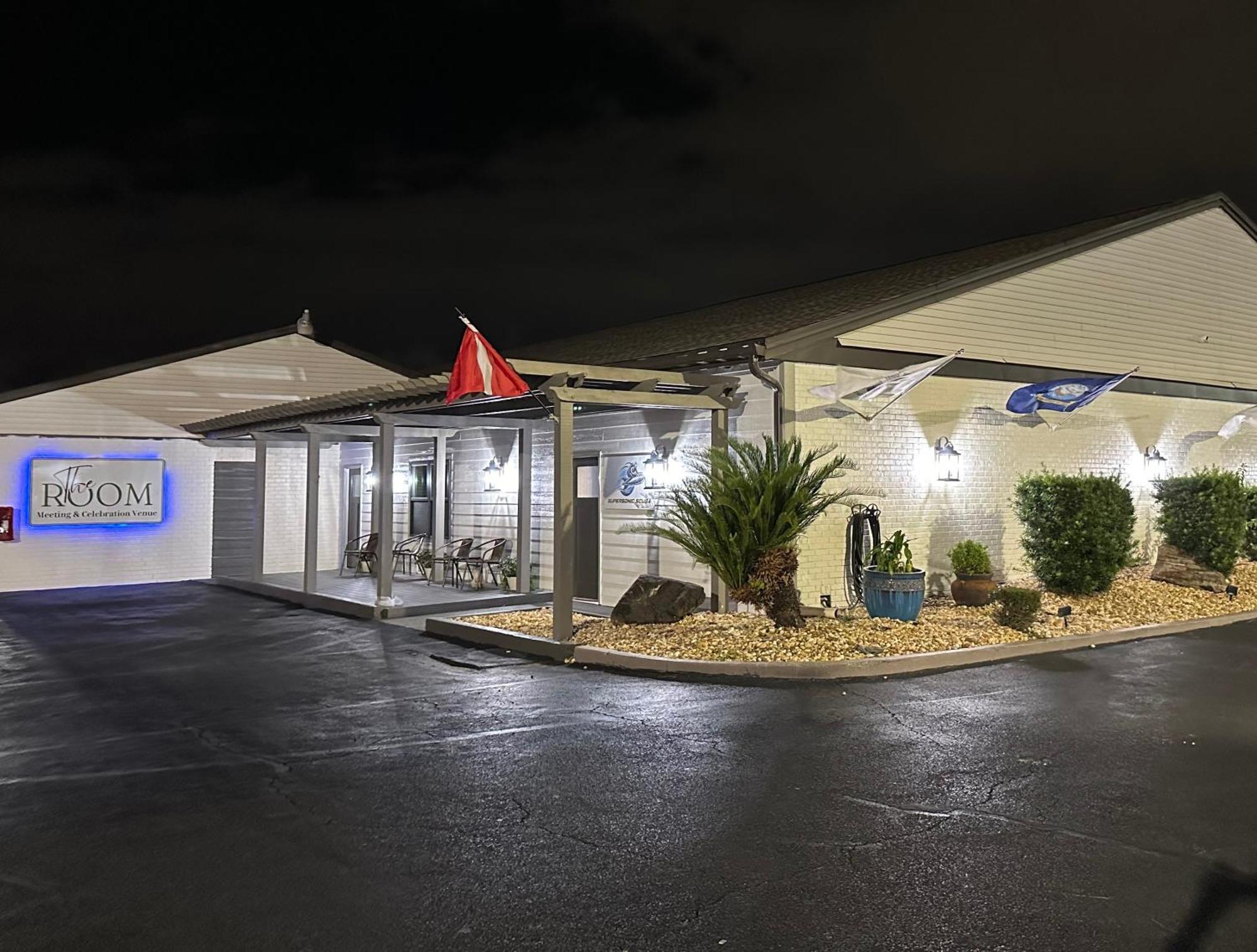 At Home Inn - Pensacola Ferry Pass Exterior photo