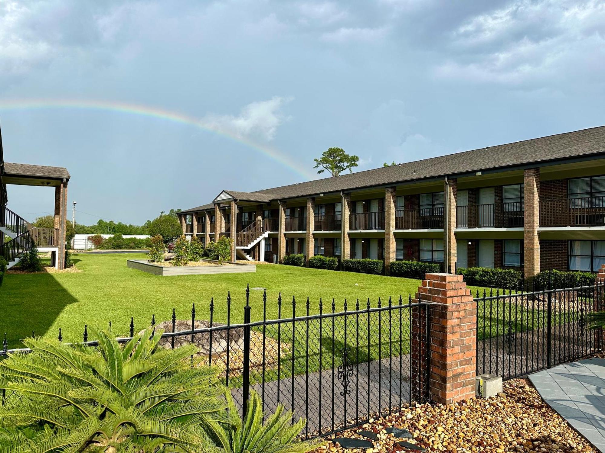 At Home Inn - Pensacola Ferry Pass Exterior photo
