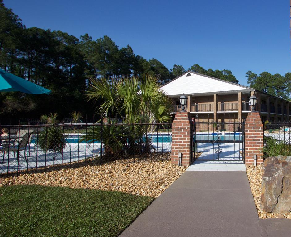 At Home Inn - Pensacola Ferry Pass Exterior photo